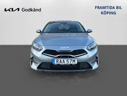 Grå Begagnad 2022 Kia Ceed Advance Halvkombi | 269 500 kr (Marknadspris)