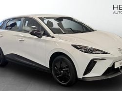 Vit (white) Begagnad 2022 MG MG4 EV Halvkombi | 259 900 kr (Marknadspris)