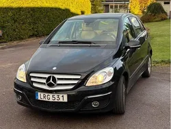 Svart Begagnad 2011 Mercedes B180 Minibuss | 49 000 kr (Marknadspris)