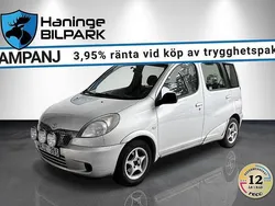 Grå Begagnad 2000 Toyota Yaris Verso Minibuss | 49 500 kr (Dyr)