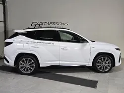 Vit Ny 2024 Hyundai Tucson Advanced SUV | 504 900 kr (Marknadspris)
