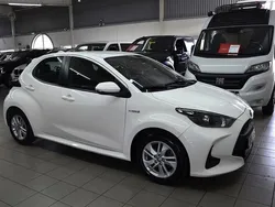 Vit Begagnad 2021 Toyota Yaris Active Halvkombi | 189 900 kr (Marknadspris)