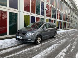 Grå Begagnad 2014 VW Sharan Minibuss | 209 900 kr (Marknadspris)