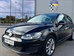 Svart Begagnad 2016 VW Golf VII Halvkombi | 117 900 kr (Marknadspris)