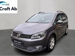 Mörkgrå Begagnad 2013 VW Touran Minibuss | 120 000 kr (Lite dyr)