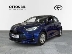 Mörkblå Begagnad 2021 Toyota Yaris Hybrid Active Halvkombi | 209 900 kr (Marknadspris)