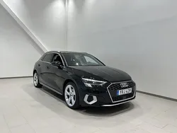 Brilliantsvart Begagnad 2023 Audi A3 Advanced Plus | 284 900 kr (Marknadspris)
