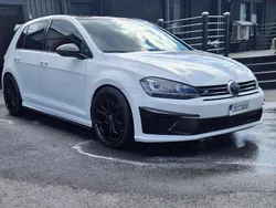 Vit Begagnad 2016 VW Golf VII R Halvkombi | 275 000 kr (Dyr)