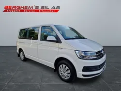 Vit Begagnad 2016 VW Caravelle Comfortline Minibuss | 295 000 kr (Marknadspris)