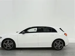 Vit Begagnad 2021 Mercedes A180 AMG Halvkombi | 239 000 kr (Marknadspris)