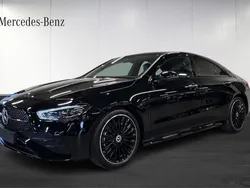 Svart Ny 2024 Mercedes CLA200 AMG Sportkupé | 457 300 kr (Marknadspris)