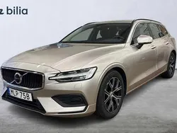 Ljusgrå Begagnad 2023 Volvo V60 Core Kombi | 349 900 kr (Marknadspris)
