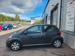 Mörkgrå Begagnad 2006 Toyota Aygo Halvkombi | 27 500 kr (Marknadspris)