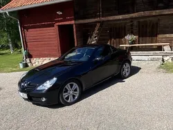 Svart Begagnad 2010 Mercedes SLK300 Cab | 225 000 kr