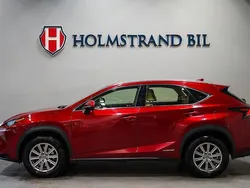 Röd Begagnad 2016 Lexus NX300h SUV | 204 900 kr (Marknadspris)