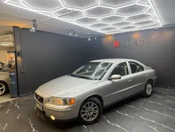 Ljusgrå Begagnad 2004 Volvo S60 Kinetic Sedan | 59 900 kr (Dyr)