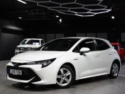 Vit Begagnad 2019 Toyota Corolla Hybrid Life Halvkombi | 179 900 kr (Marknadspris)