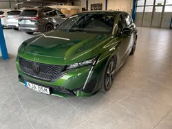 Grön (olivgrön) Begagnad 2021 Peugeot 308 GTi Halvkombi | 299 900 kr (Bra pris)