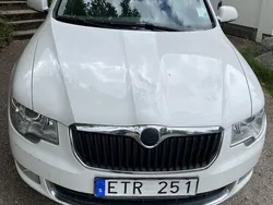 Vit Begagnad 2010 Skoda Superb Ambition Kombi | 40 000 kr