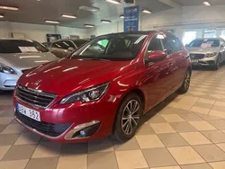 Mörkröd Begagnad 2013 Peugeot 308 Allure Halvkombi | 78 900 kr (Marknadspris)