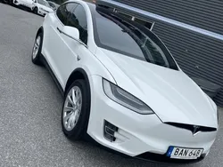 Vit Begagnad 2019 Tesla Model X Long Range SUV | 450 000 kr (Marknadspris)