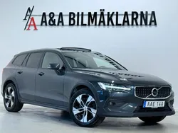 Grå Begagnad 2019 Volvo V60 CC Kombi | 319 800 kr (Dyr)
