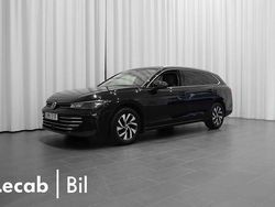 Svart (grenadilla black metallic) Begagnad 2024 VW Passat Kombi | 334 500 kr (Dyr)