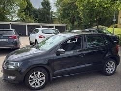 Svart Begagnad 2014 VW Polo Halvkombi | 80 000 kr (Marknadspris)