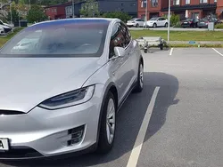 Silver Begagnad 2018 Tesla Model X SUV | 399 000 kr (Lite dyr)