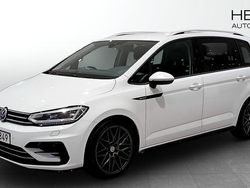 Vit (white) Begagnad 2017 VW Touran R-line Minibuss | 190 000 kr (Marknadspris)