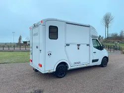 Vit Begagnad 2018 Opel Movano Van | 420 000 kr