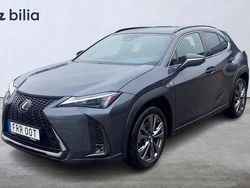 Grå Begagnad 2022 Lexus UX 250h Sport Design Packet SUV | 314 900 kr (Marknadspris)