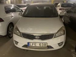 Vit Begagnad 2011 Kia Ceed EX Halvkombi | 25 000 kr
