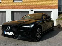 Svart Begagnad 2021 Volvo V60 R-Design Kombi | 370 000 kr (Marknadspris)