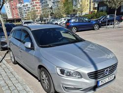 Begagnad 2015 Volvo V60 Momentum Kombi | 122 000 kr