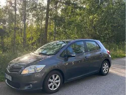 Grå Begagnad 2012 Toyota Auris Plus Halvkombi | 53 000 kr (Marknadspris)