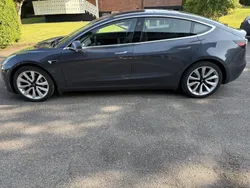 Grå Begagnad 2020 Tesla Model 3 Standard Range Plus Sedan | 230 000 kr (Bra pris)