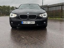 Svart Begagnad 2014 BMW 118 Halvkombi | 95 000 kr (Marknadspris)
