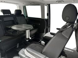 Grå (indiumgrå metallic) Begagnad 2021 VW Multivan Van | 599 900 kr (Lite dyr)