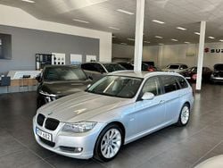 Ljusgrå Begagnad 2011 BMW 320 Kombi | 89 900 kr (Marknadspris)