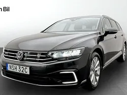 Mörkgrå Begagnad 2023 VW Passat GTE Kombi | 329 900 kr (Bra pris)