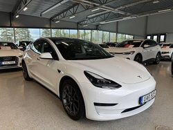 Vit Begagnad 2022 Tesla Model 3 Standard Range Sedan | 344 900 kr (Marknadspris)