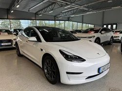 Vit Begagnad 2022 Tesla Model 3 Standard Range Sedan | 353 900 kr (Lite dyr)