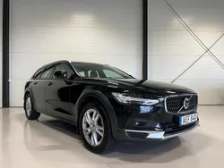 Svart Begagnad 2021 Volvo V90 CC Momentum Kombi | 299 000 kr (Marknadspris)
