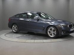 Grå Begagnad 2017 BMW 330 Sport Line Halvkombi | 249 000 kr (Marknadspris)