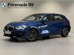 Blå Begagnad 2022 BMW 118 Sport Line Halvkombi | 239 000 kr (Marknadspris)