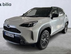 Vit Begagnad 2023 Toyota Yaris Cross SUV | 324 800 kr (Marknadspris)