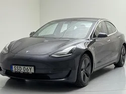 Grå Begagnad 2019 Tesla Model 3 Sedan | 209 000 kr (Marknadspris)