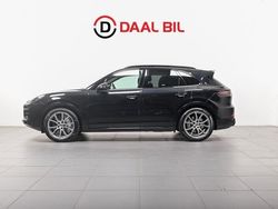 Svart Begagnad 2018 Porsche Cayenne Turbo Sport SUV | 689 700 kr (Marknadspris)