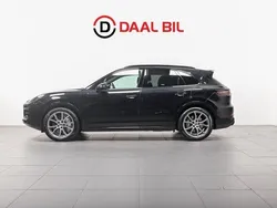 Svart Begagnad 2018 Porsche Cayenne Turbo Sport SUV | 699 700 kr (Bra pris)